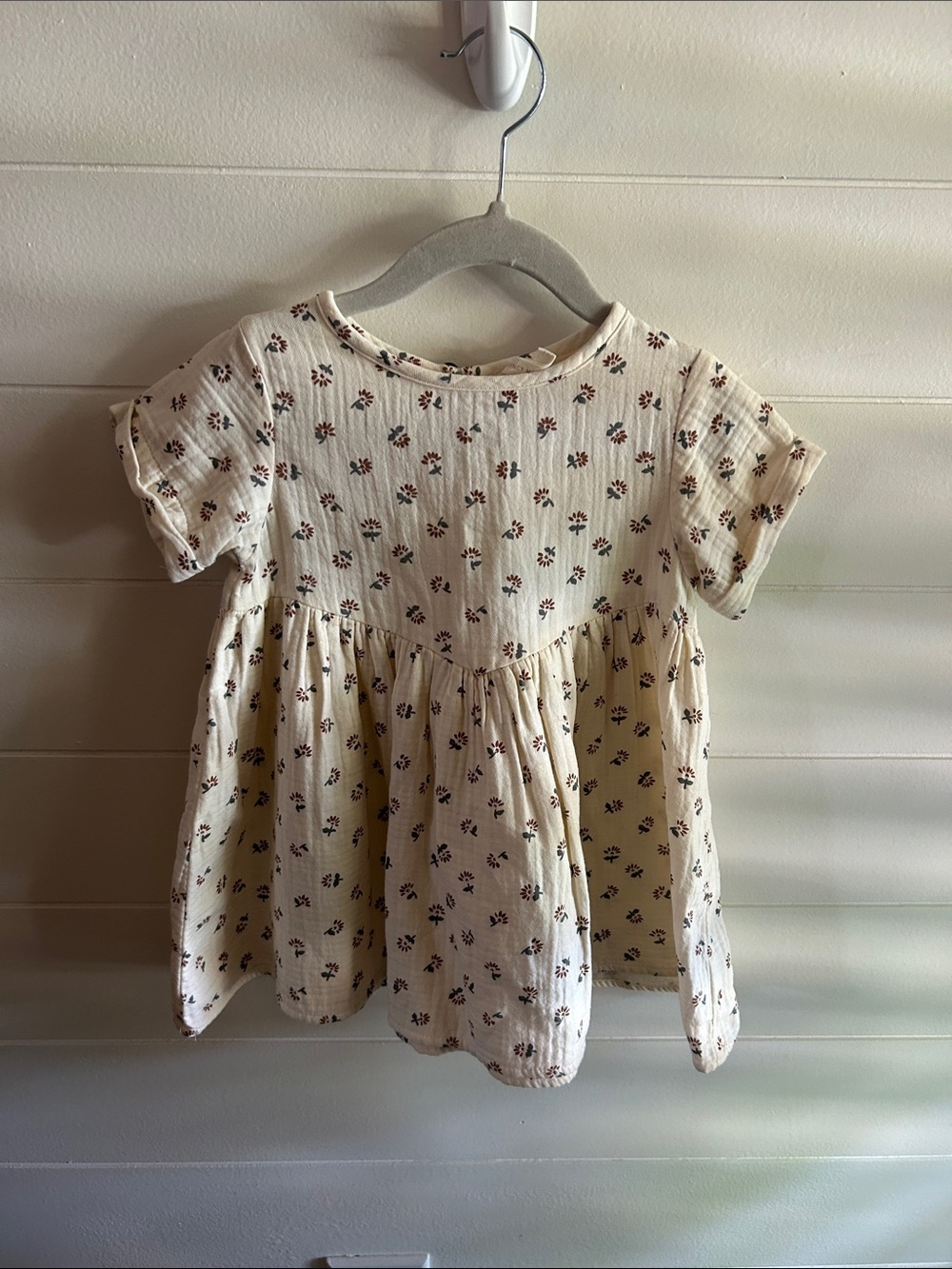 Quincy Mae Cream Short-Sleeve Floral Peplum Dress